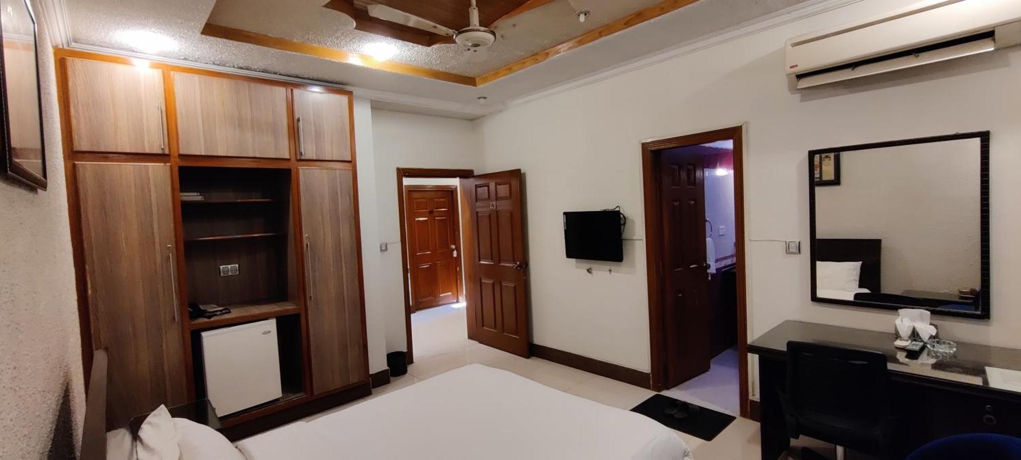 Hotel Capri Executive Islamabad Exterior foto